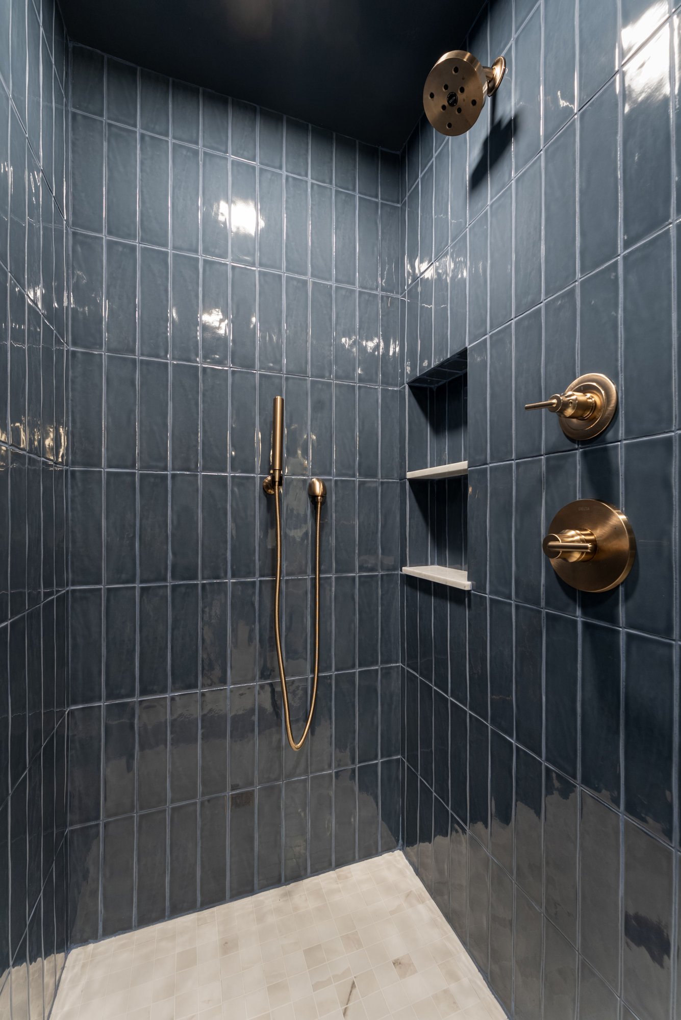 Luxury full bathroom