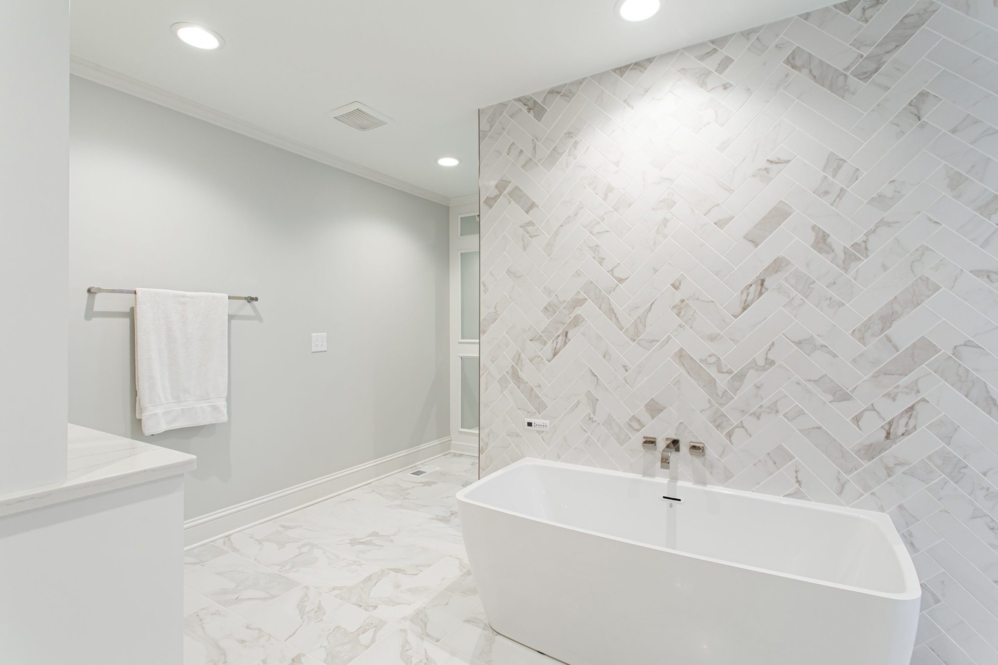 Northeast Ohio-Bathroom-Remodeling-Services -Payne & Tompkins-White Bathroom with Herringbone Feature Wall