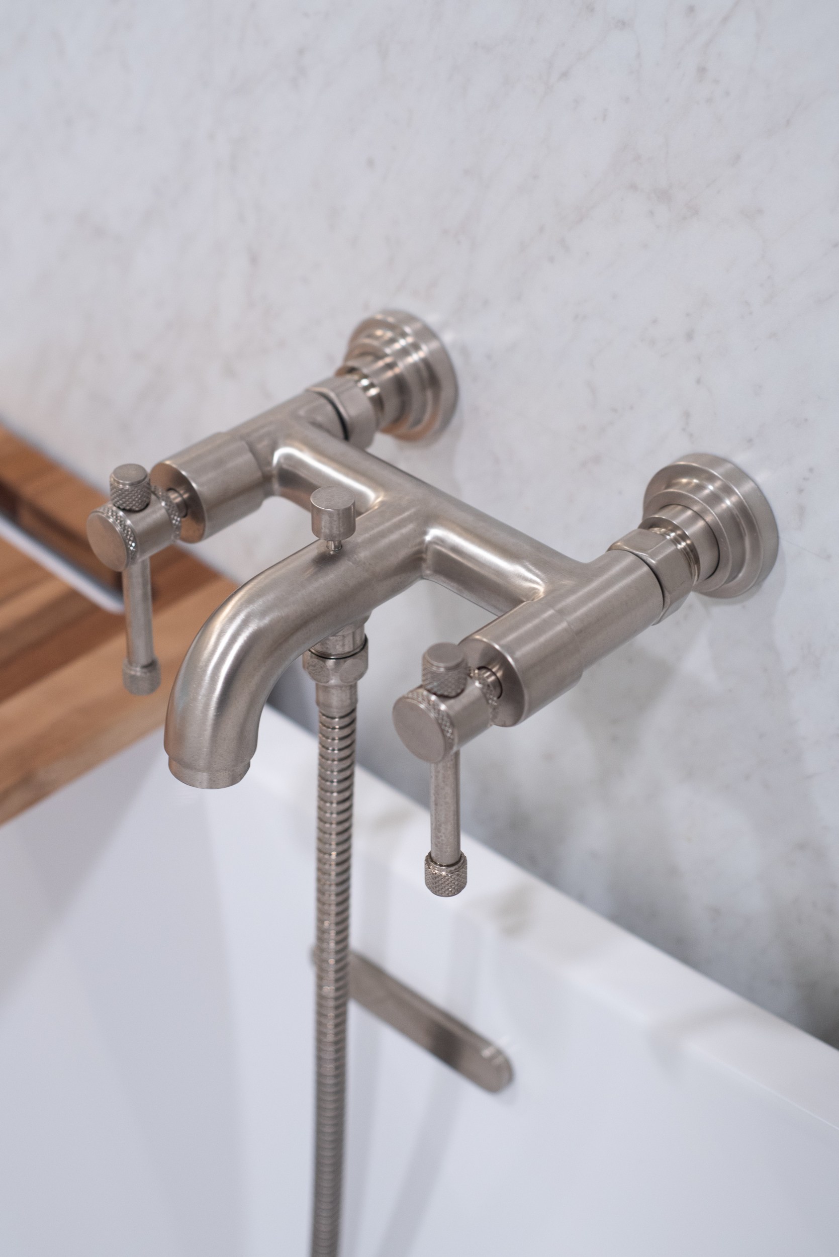 brushed silver bath faucet