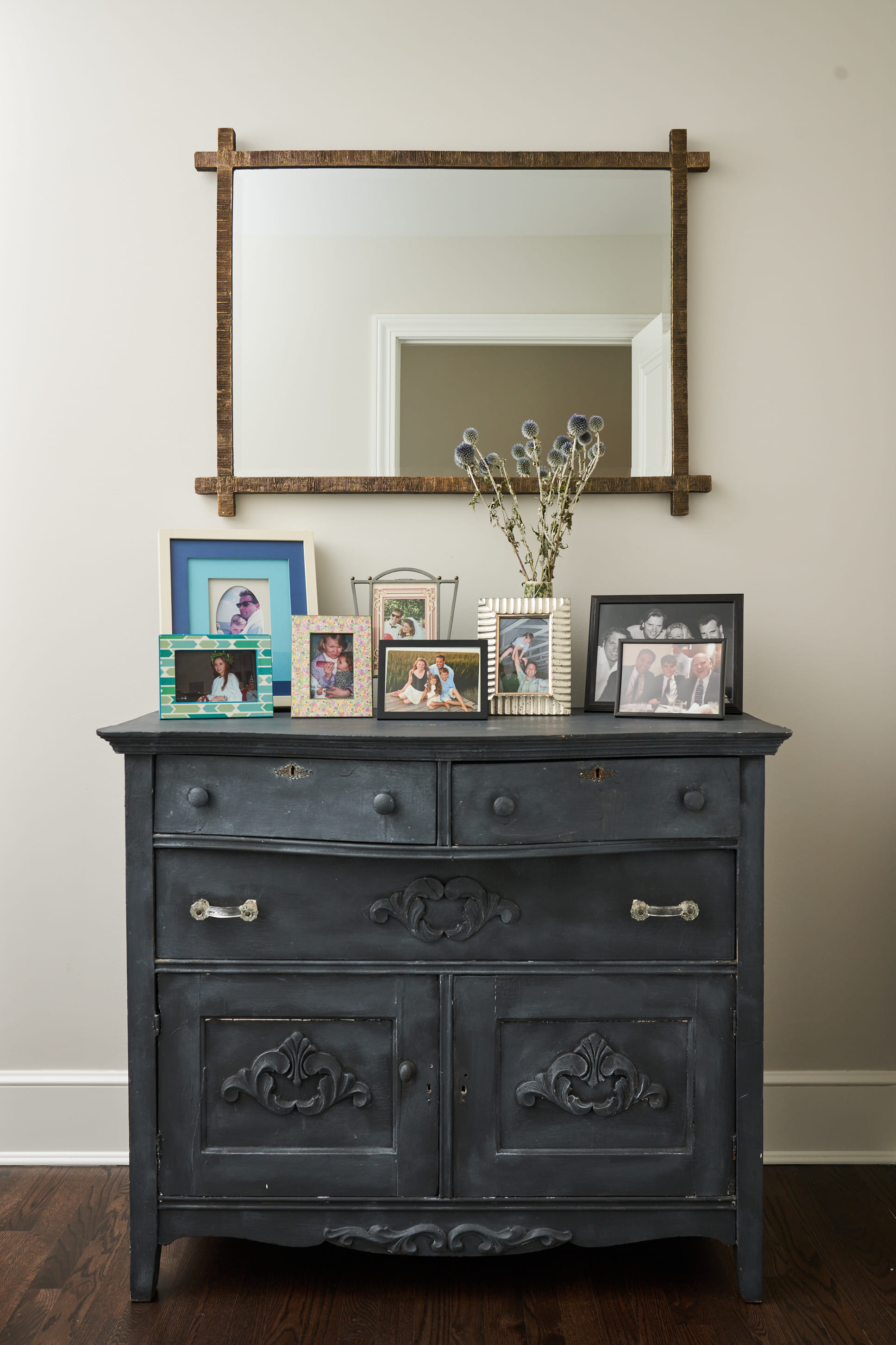 Buffet entry way design in renovation home