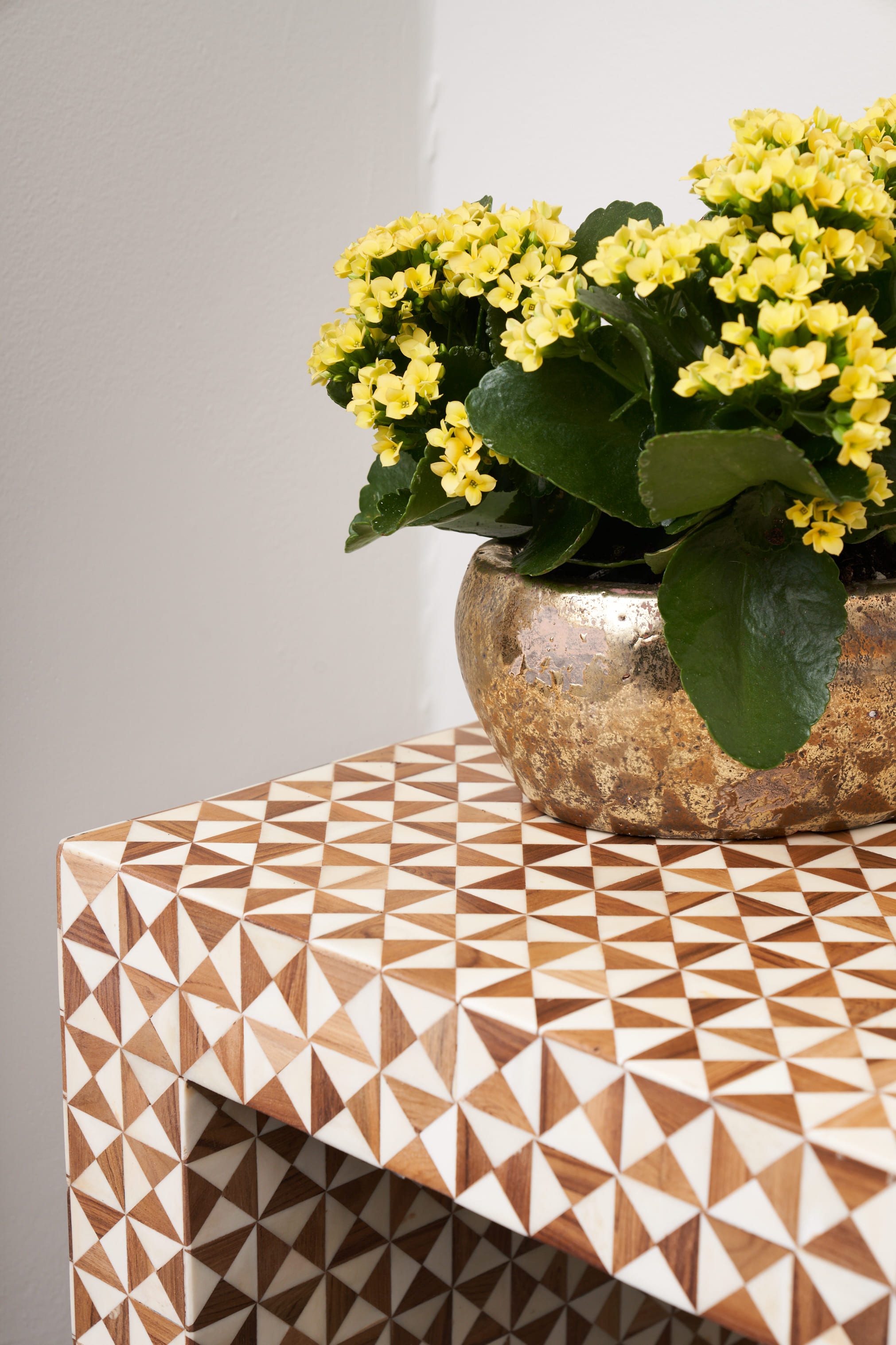 accent table with flowers