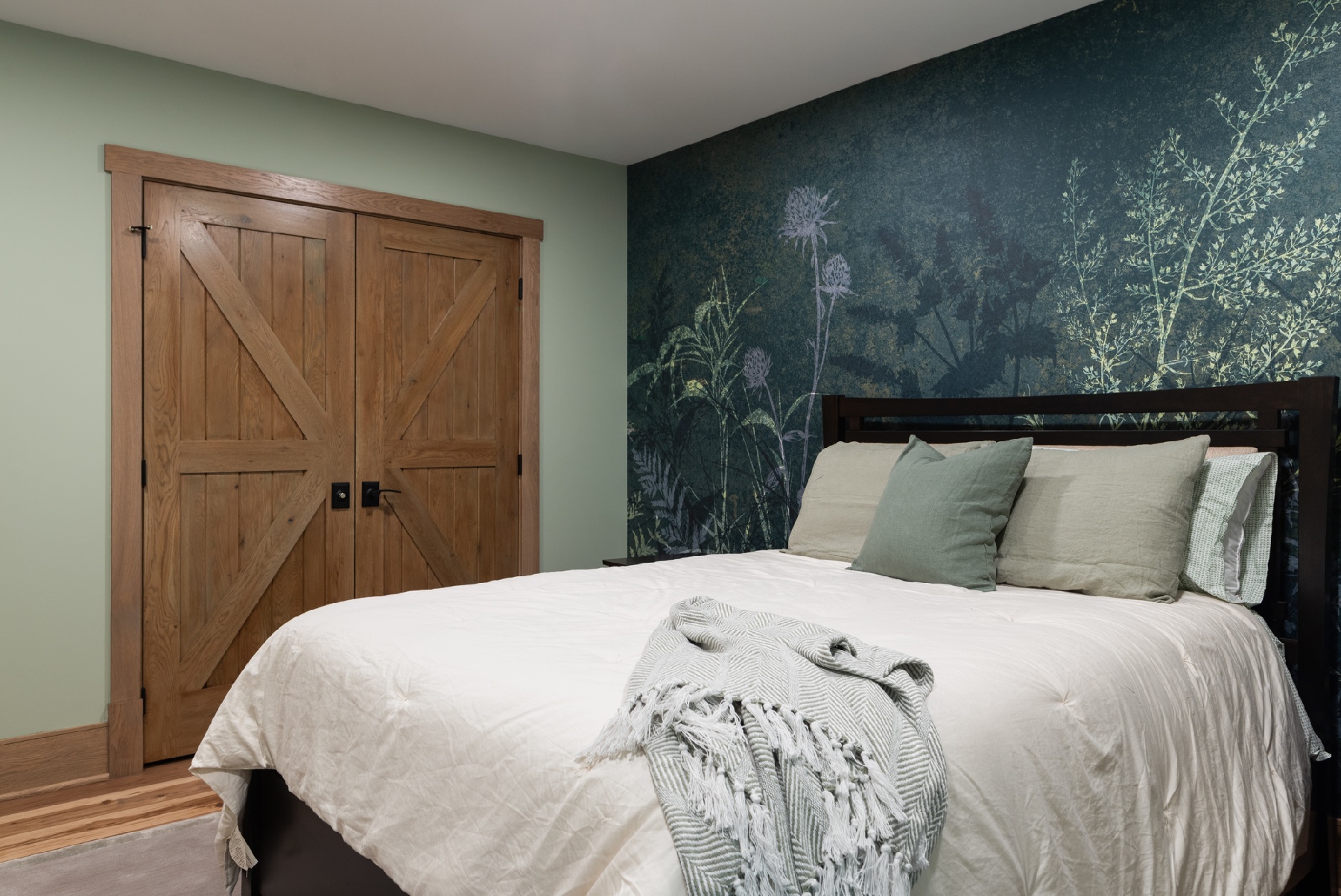 green wallpaper in bedroom