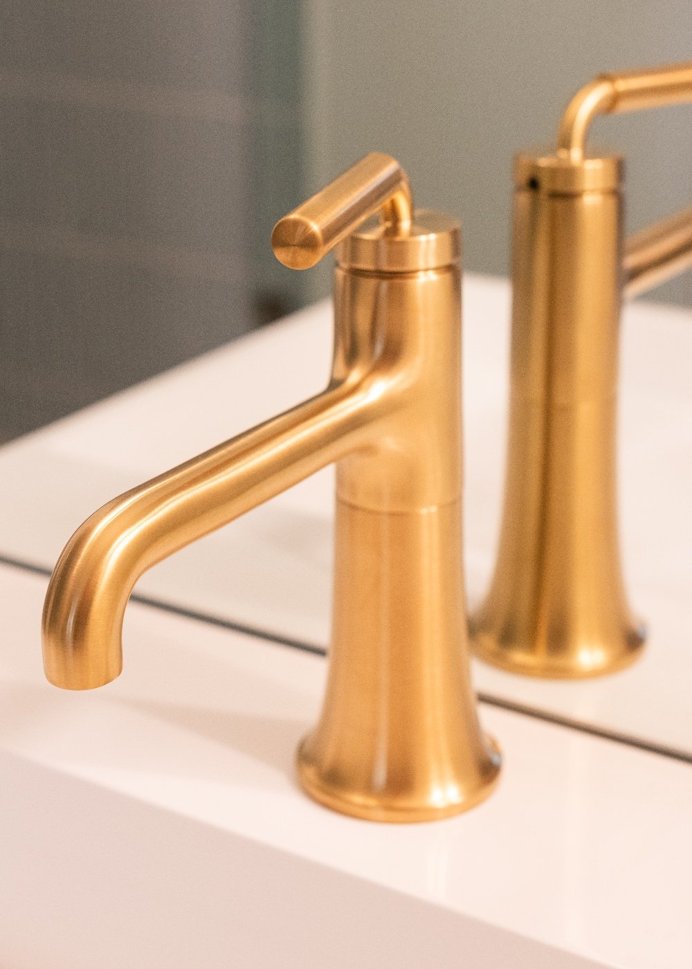 gold sink faucet