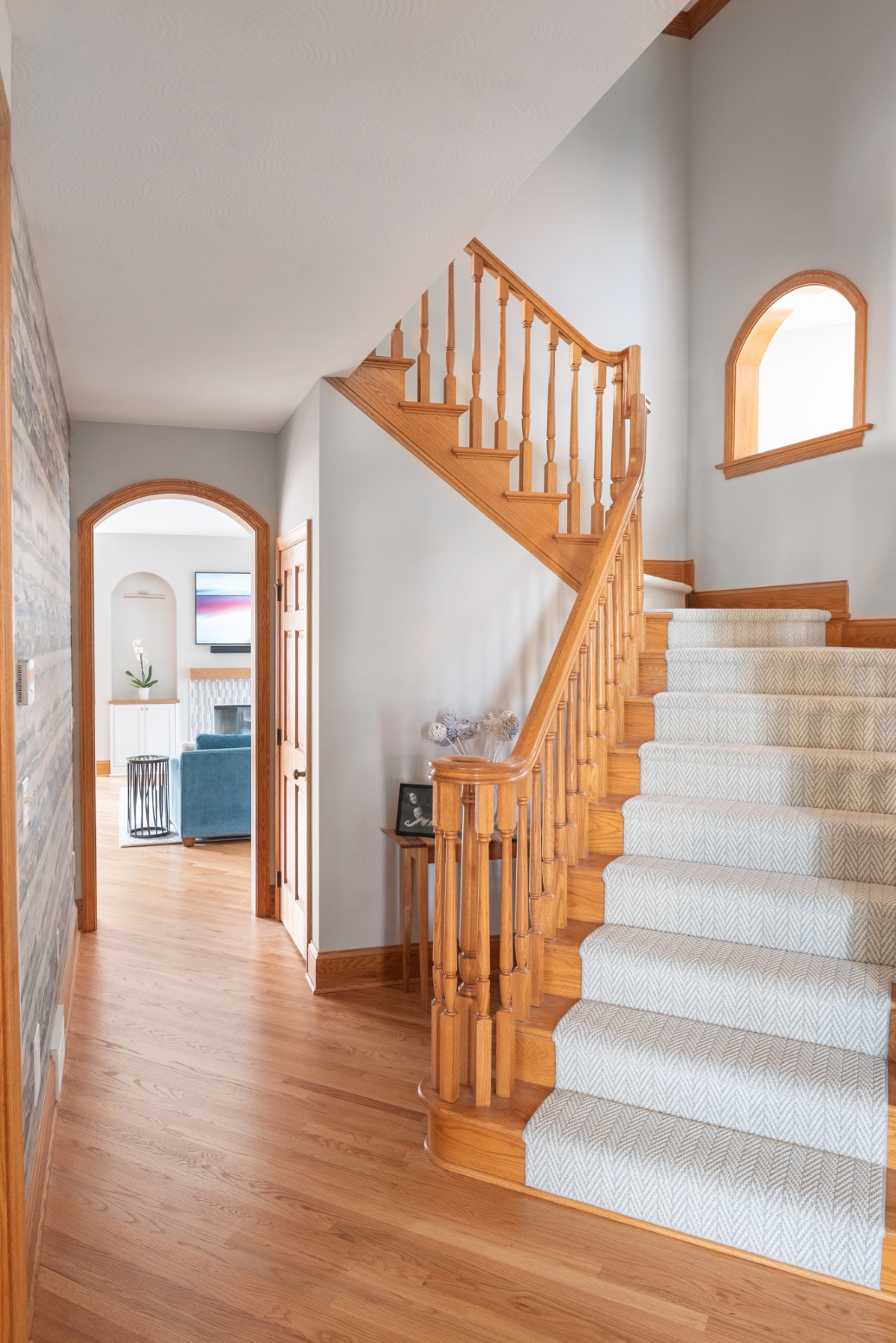 entryway staircase
