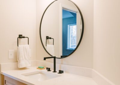 Modern Bathroom Circle Mirror White Countertop