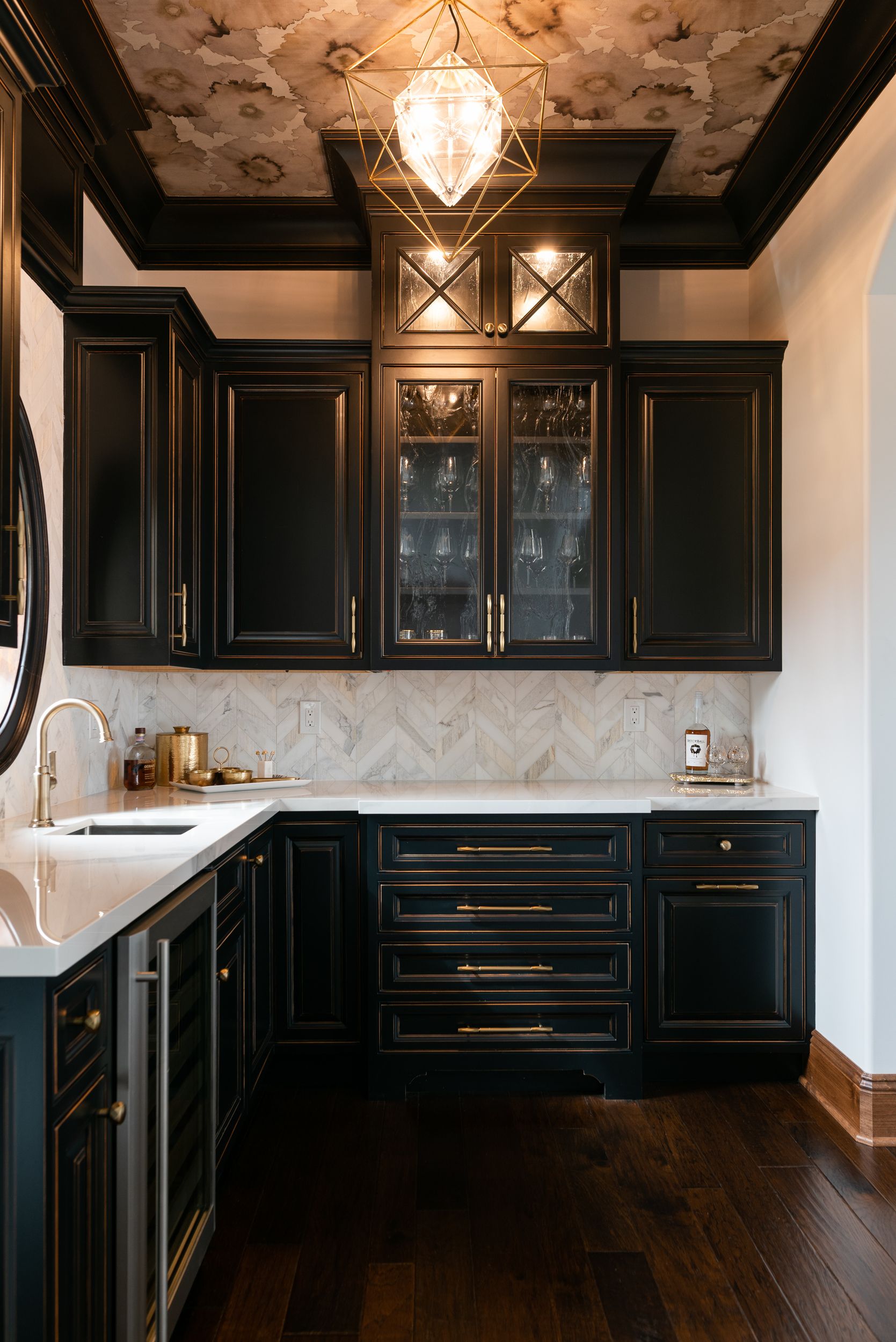 Black cabinet wet bar