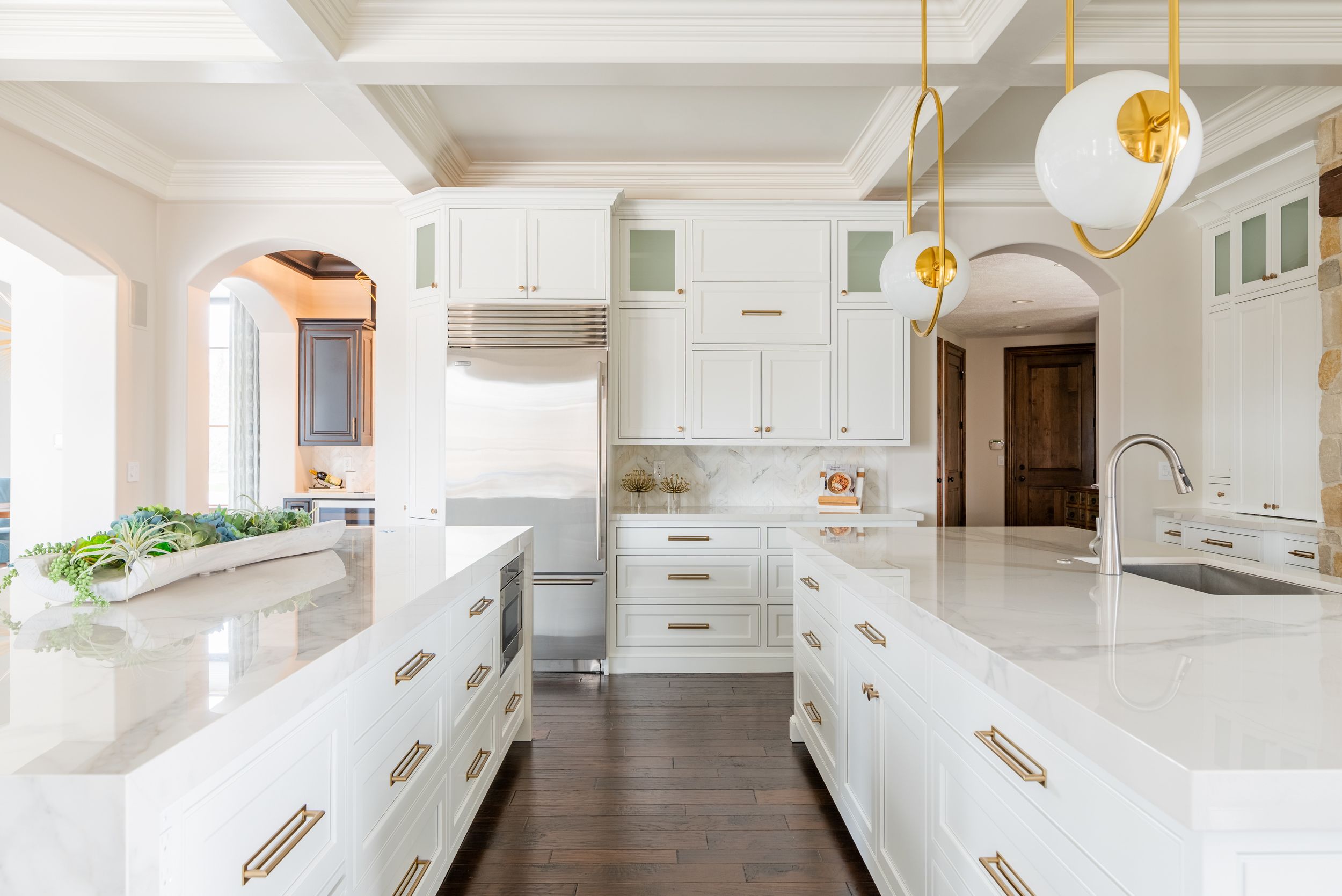 double island white kitchen