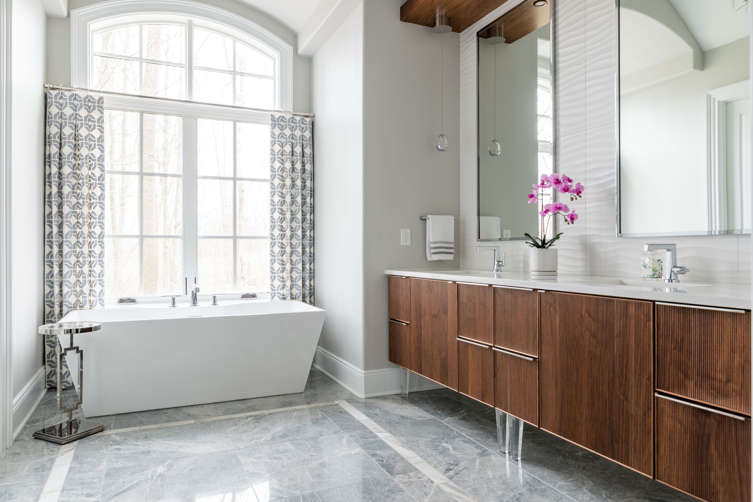 Master bathroom Rustic Transitional