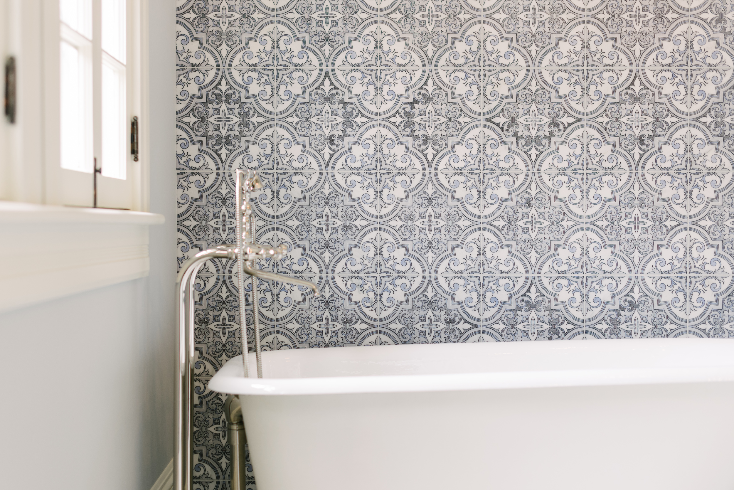 white tub with wall tiles