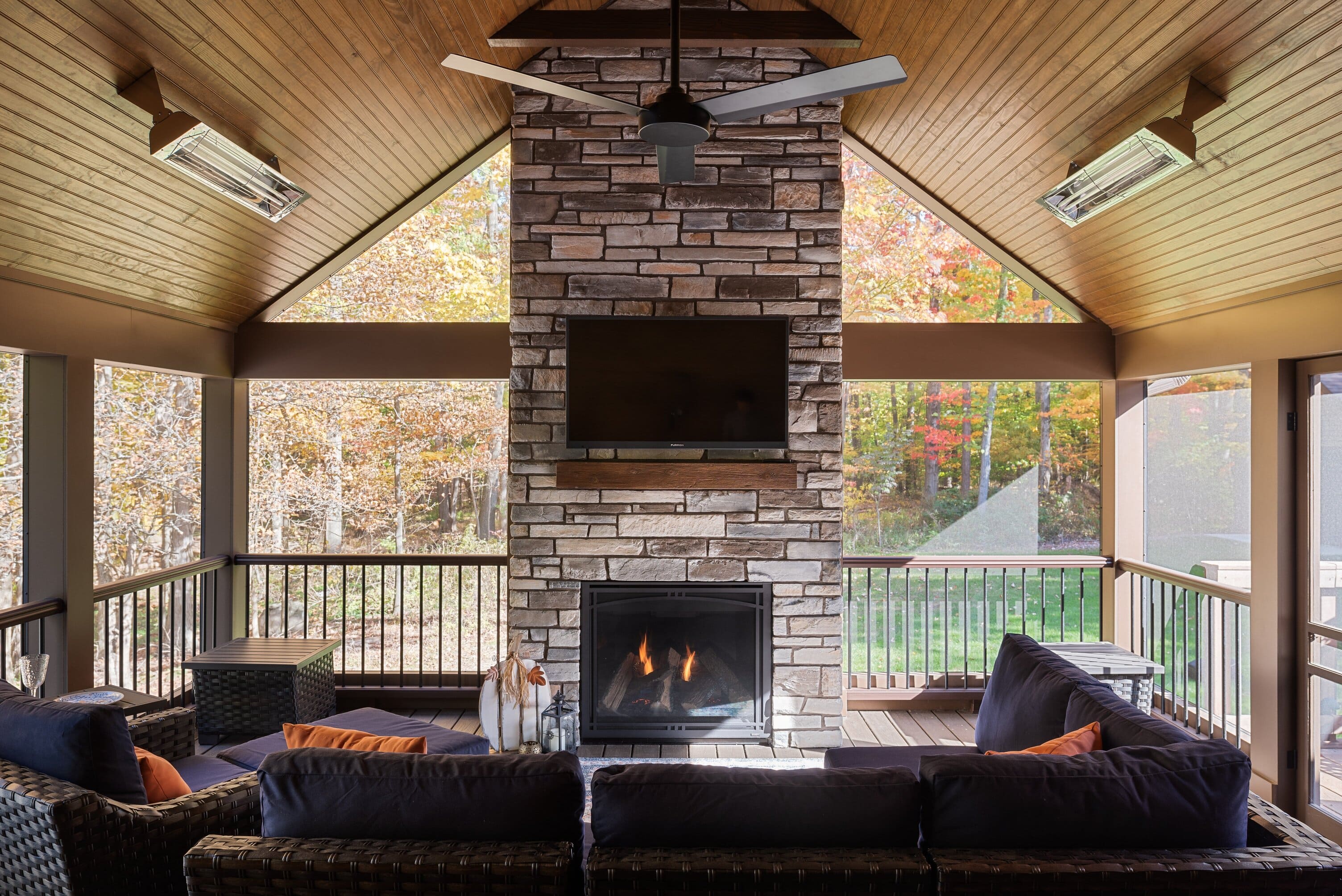 6 Architectural Innovations for Lakeside and Waterfront Homes